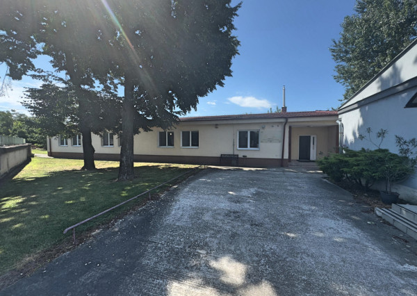 Podnikateľský objekt na predaj, Komárno