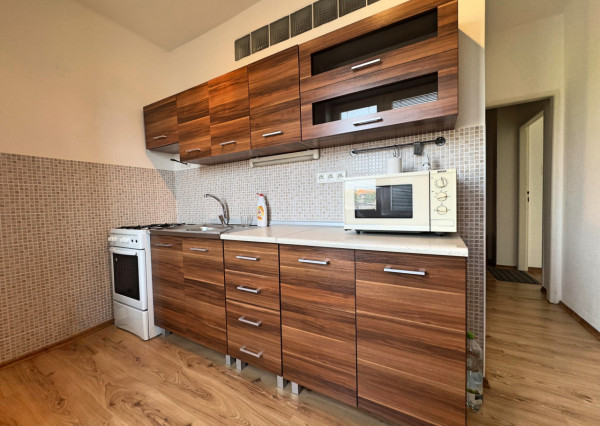 2 izbový byt na prenájom Železničná Komárno