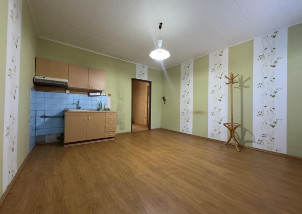 Veľký 1 izbový  byt (46 m2), Vn. Okružná, Komárno