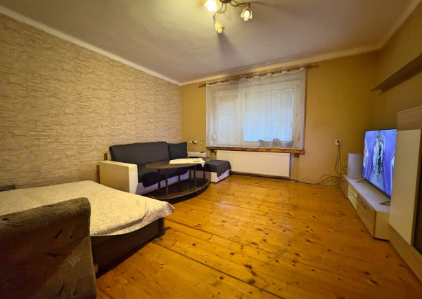 2 izbový  tehlový byt s vlastným kúrením, E. B. Lukáča, Komárno