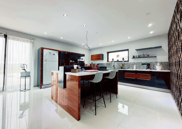 Prestížny rodinný dom na Veľkom Harčáši – symfónia priestoru, súkromia a elegancie