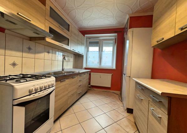 Tehlový 2 izbový čiastočne zrekonštruovaný byt, Komárno