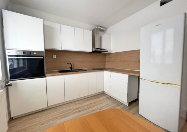 2 izbový byt na prenájom s garážou a vlastným dvorom,  Komárno