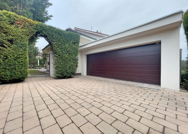 Priestranný rodinný dom s vlastným charakterom, Komárno