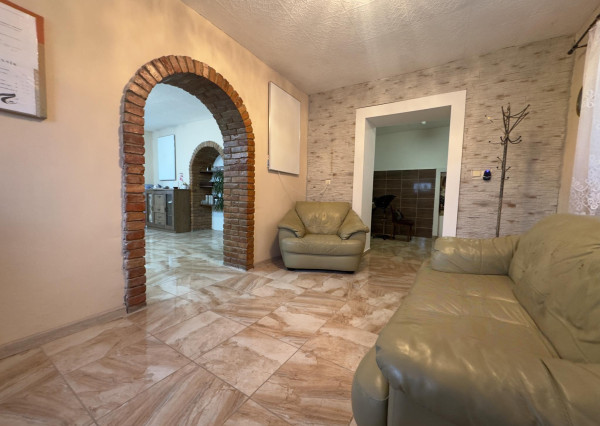 Rodinný dom na podnikanie alebo investičné bývanie –  Bát. Kosihy