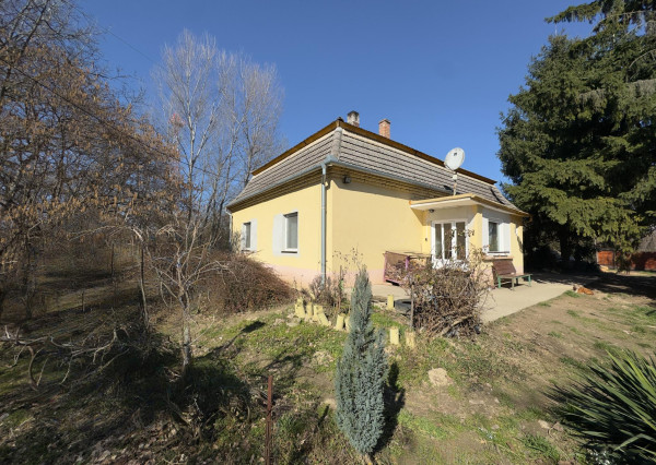 Dom s vlastným jazerom a viac ako hektárom pozemku – Malý Ostrov