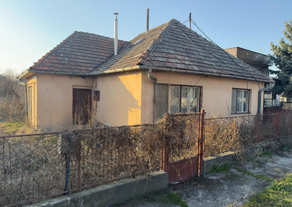 Dom s veľkým pekným pozemkom za 33 000 € – Vrbová nad Váhom