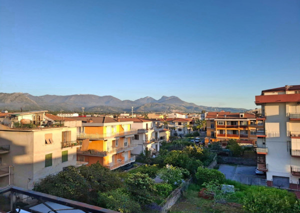 Zrekonštruovaný 3-izbový apartmán 150m od mora, Scalea