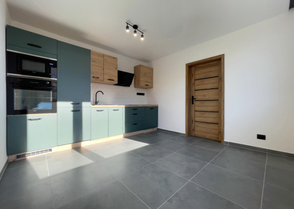 Priestranný 3-izbový byt po rekonštrukcii s klímou, Komárno