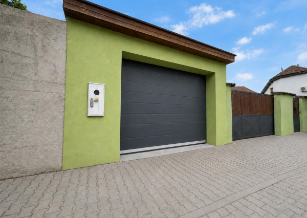 Garáž 26 m² s parkovacím miestom a možnosť odkupu, Nové Zámky