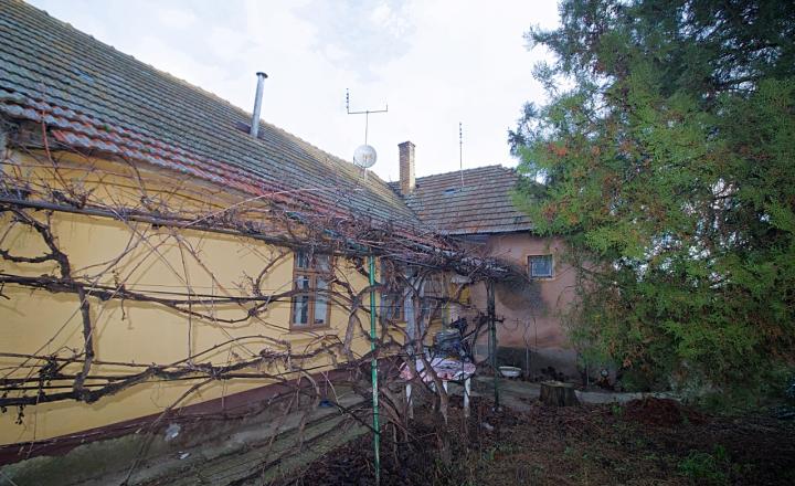 Rodinný dom na predaj v tichej ulici, Imeľ - fotografia 2