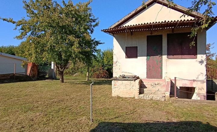 Záhrada s murovaným domčekom a pivnicou na predaj, Komárno - fotografia 1