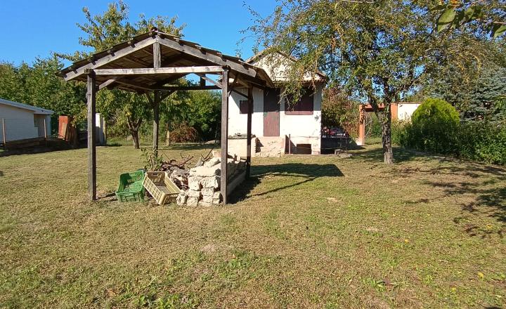 Záhrada s murovaným domčekom a pivnicou na predaj, Komárno - fotografia 3