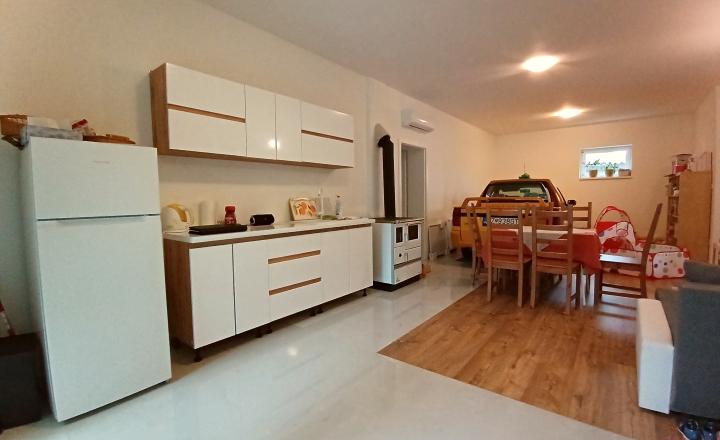 Rodinný dvojdom s možnosťou nadstavby na predaj, Nesvady - fotografia 7