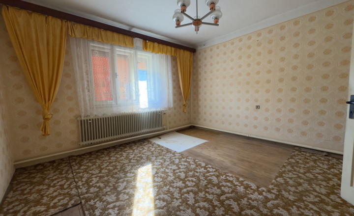 Rodinný dom v Dulovciach s pekným výhľadom - fotografia 8