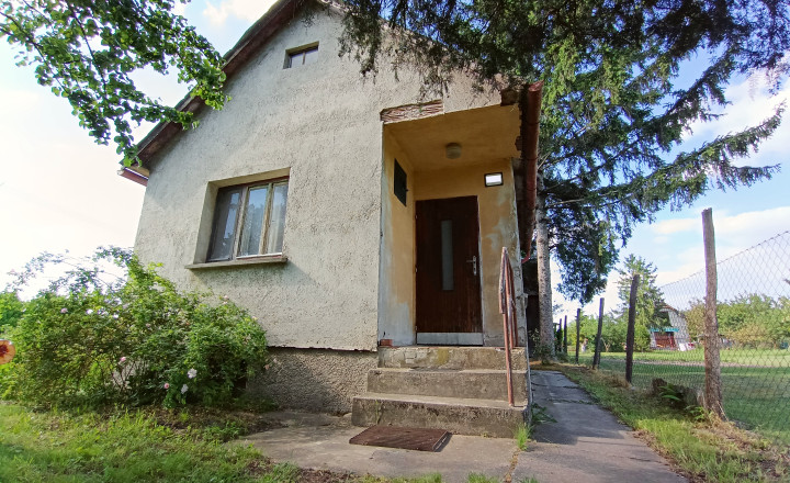 Slnečný pozemok s domom na predaj, Nová Stráž - fotografia 1