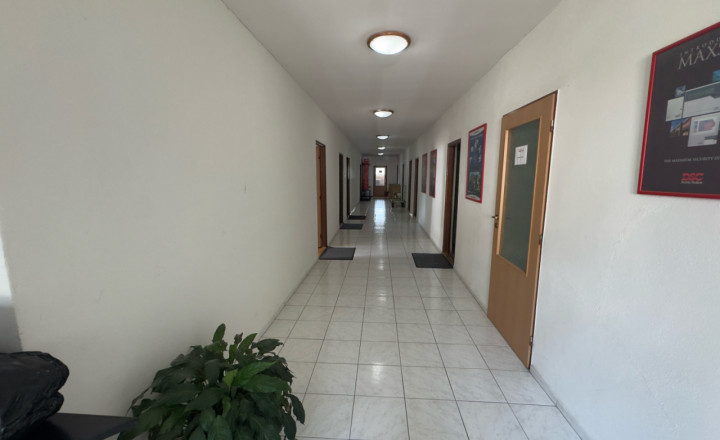 Podnikateľský objekt na predaj, Komárno - fotografia 2