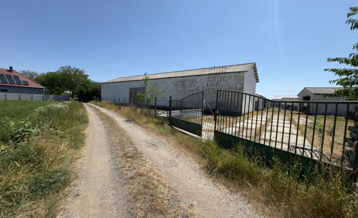 Rodinná farma skoro 2,5 hektároch pri Komárne - fotografia 20