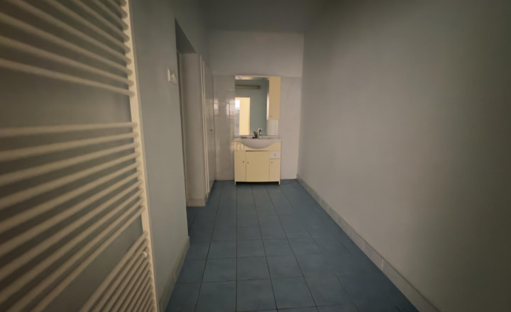 Obchodný priestor v centre mesta Kolárovo - fotografia 4