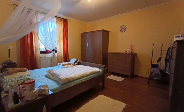 Bungalov so zimnou záhradou a garážou, Bajč - fotografia 2