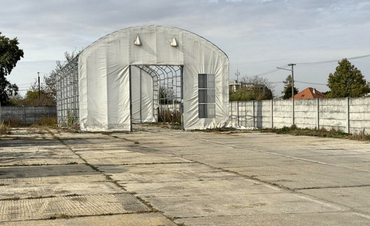 Predajný areál s množstvom skladových priestorov -  Nova Stráž - fotografia 11