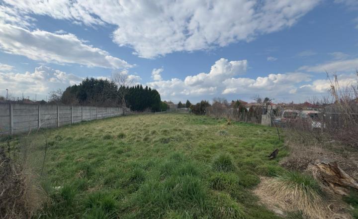 Dom s pozemkom 1500 m² a dvomi bytovými jednotkami mi v Iži - fotografia 11