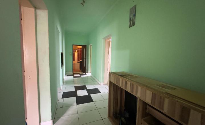 Dom s pozemkom 1500 m² a dvomi bytovými jednotkami mi v Iži - fotografia 8