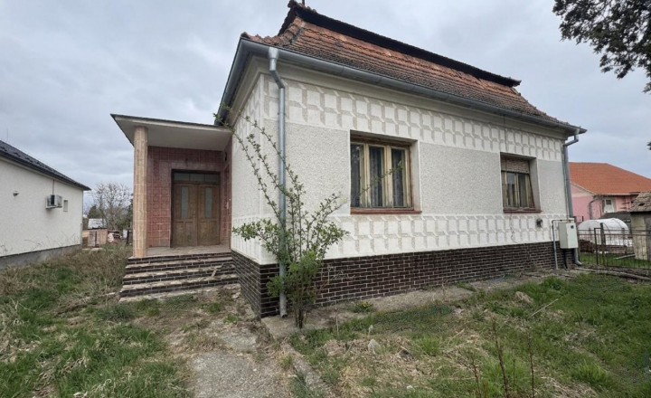 Rodinný dom na predaj, Okoličná na Ostrove - fotografia 1