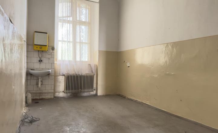 1000 m² histórie v centre Komárna s potenciálom pre 8–10 bytov - fotografia 3