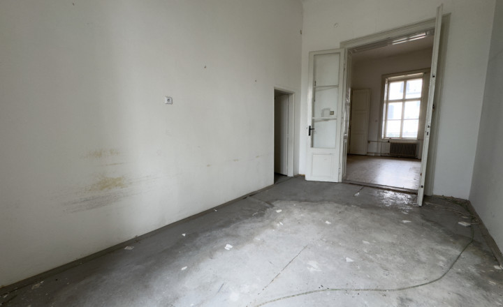 1000 m² histórie v centre Komárna s potenciálom pre 8–10 bytov - fotografia 7