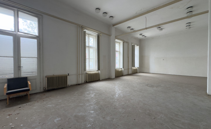 1000 m² histórie v centre Komárna s potenciálom pre 8–10 bytov - fotografia 8