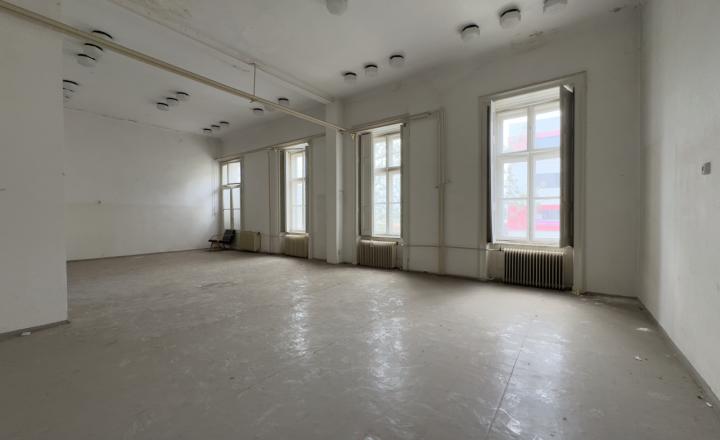 1000 m² histórie v centre Komárna s potenciálom pre 8–10 bytov - fotografia 9