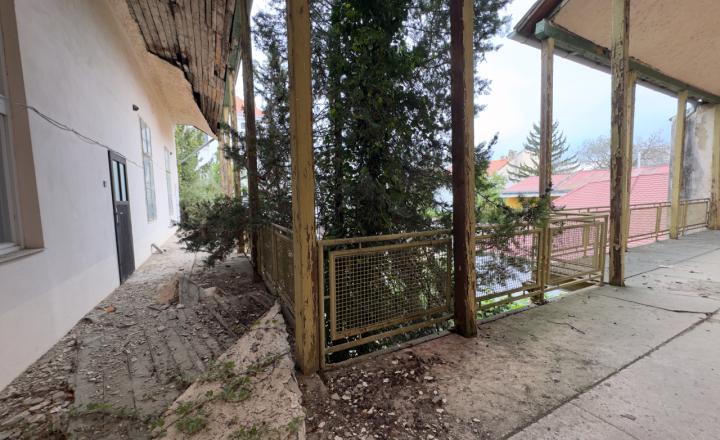 1000 m² histórie v centre Komárna s potenciálom pre 8–10 bytov - fotografia 14