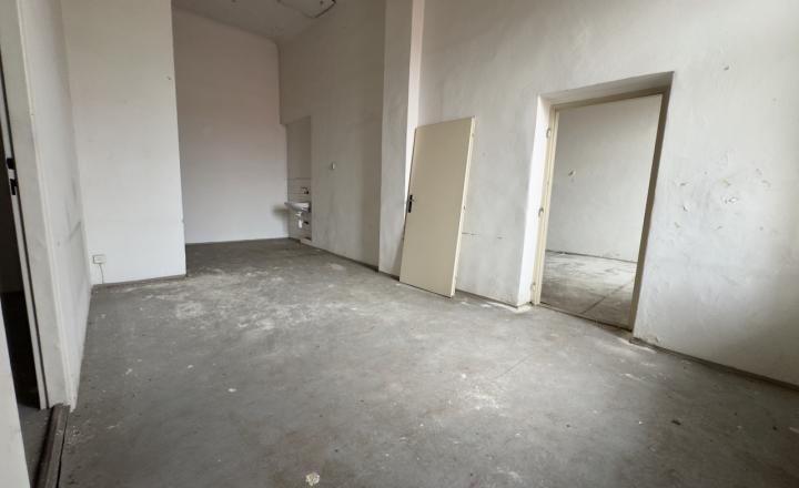 1000 m² histórie v centre Komárna s potenciálom pre 8–10 bytov - fotografia 10