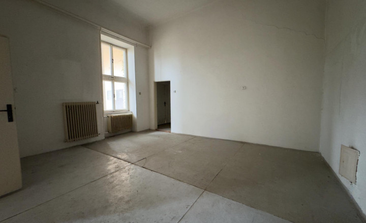 1000 m² histórie v centre Komárna s potenciálom pre 8–10 bytov - fotografia 11
