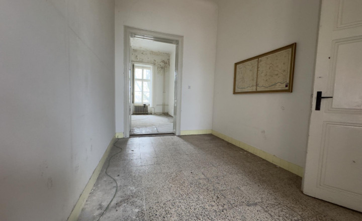 1000 m² histórie v centre Komárna s potenciálom pre 8–10 bytov - fotografia 6