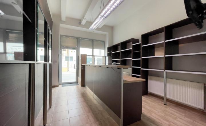 Prenájom, 40 m² priestoru v centre Nových Zámkov