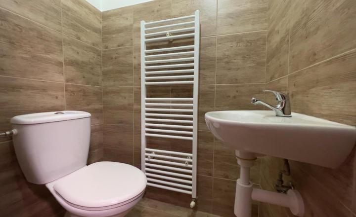 Prenájom, 40 m² priestoru v centre Nových Zámkov - fotografia 3