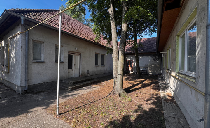Budova s potenciálom pre podnikanie, 581 m² úžitkovej plochy, CHOTÍN - fotografia 1