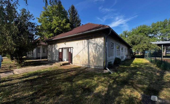 Budova s potenciálom pre podnikanie, 581 m² úžitkovej plochy, CHOTÍN