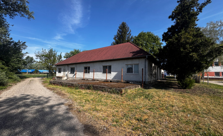 Budova s potenciálom pre podnikanie, 581 m² úžitkovej plochy, CHOTÍN - fotografia 3