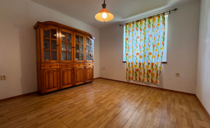 Rodinný dom s bazénom a takmer 30-árovým pozemkom pri Komárne. - fotografia 14