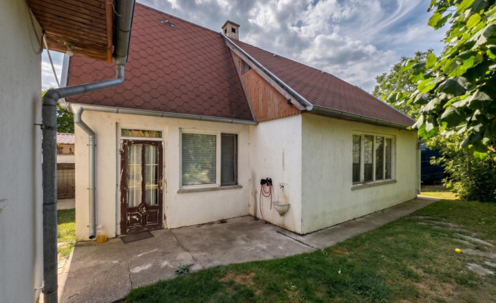 Rodinný dom s bazénom a takmer 30-árovým pozemkom pri Komárne. - fotografia 18