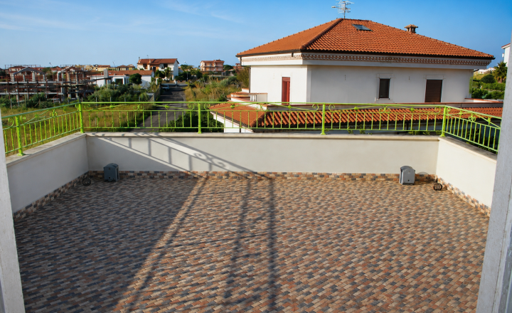 Výnimočná vila v Scalei s panorámou hôr a veľkou terasou - fotografia 10
