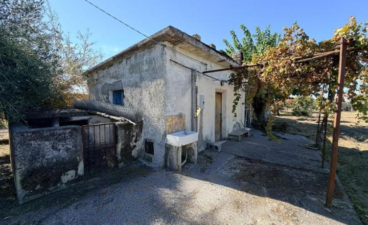 Pozemok s rodinným domom v Scalei - vstupenka do investovania v Taliansku - fotografia 11