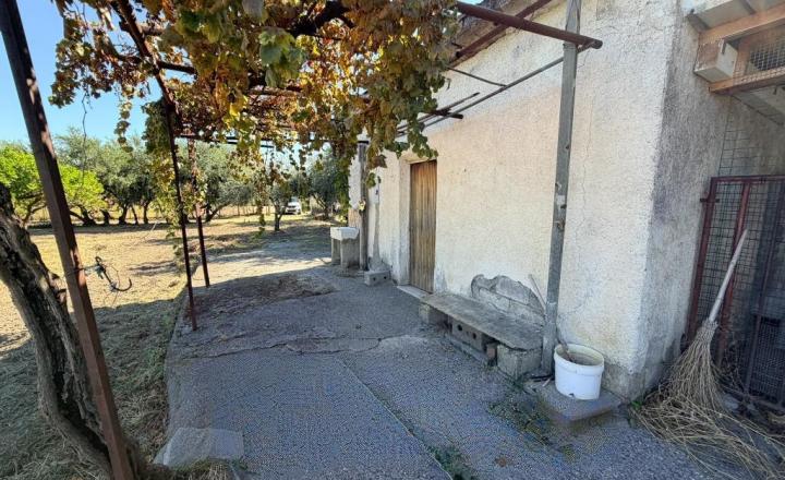 Pozemok s rodinným domom v Scalei - vstupenka do investovania v Taliansku - fotografia 12