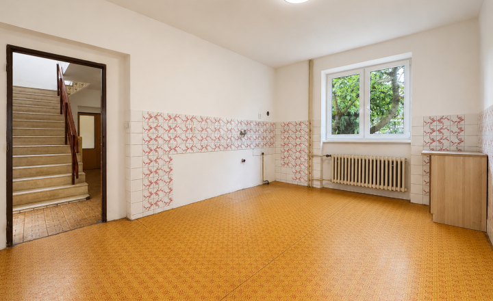 Rodinný dom vo vyhľadávanej lokalite s 5 izbami, garážou a kompletným podpivničením - fotografia 7