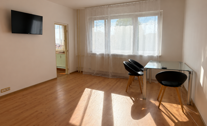 Na prenájom 2-izbový byt v Komárne – Košická ulica, 55 m² s balkónom - fotografia 2