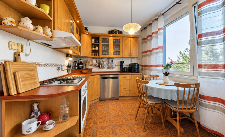 3-izbový byt /72 m²/ s pracovňou, špajzou a komorou - Rákócziho ulica - fotografia 4