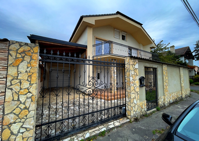 NOVÁ CENA !!! Nadštandardný rodinný dom so začatou rekonštrukciou, Nová Stráž